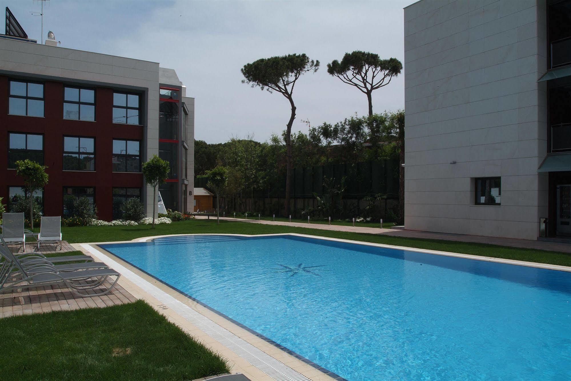 Apartamentos Royal Marina Gardens Castelldefels Esterno foto