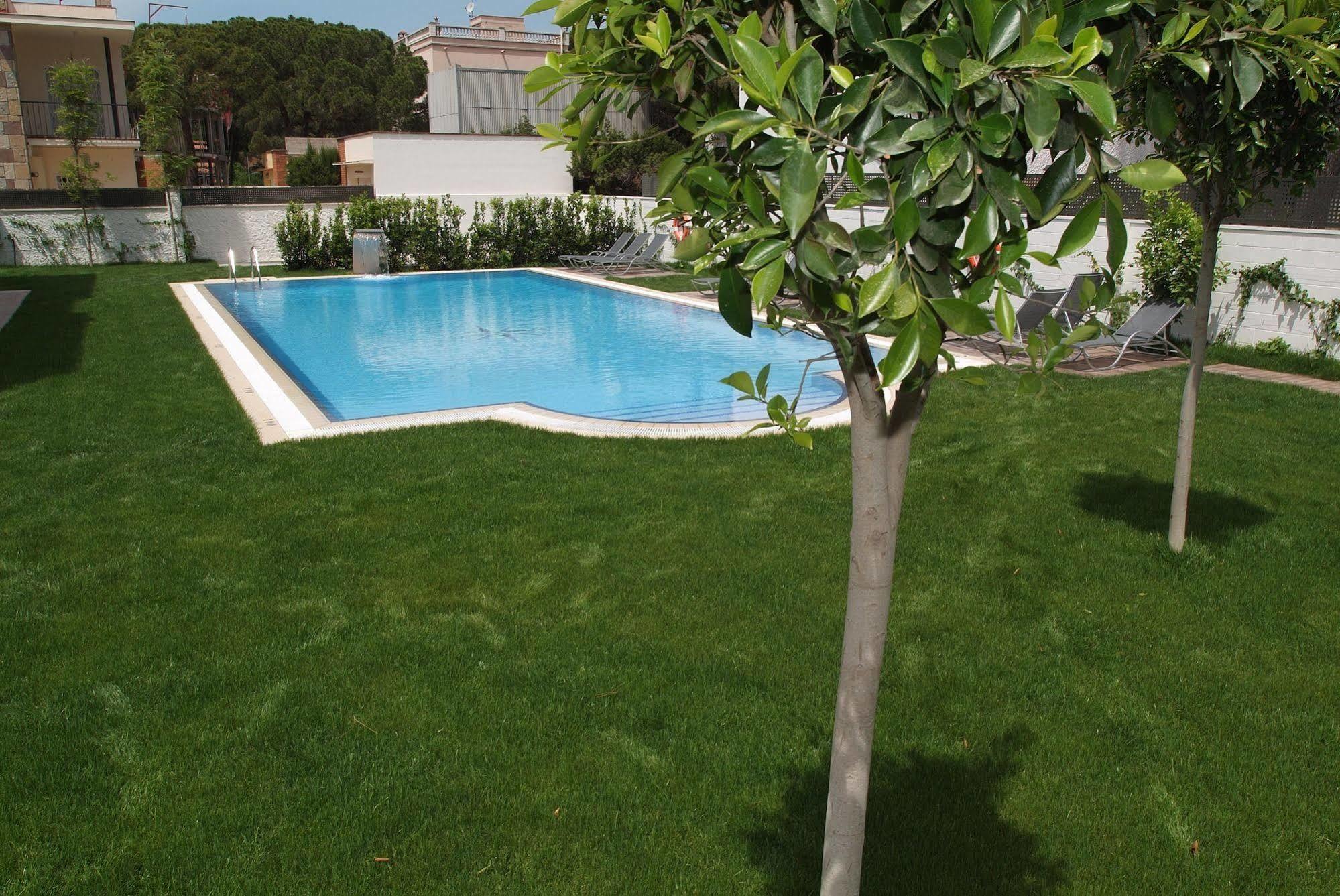 Apartamentos Royal Marina Gardens Castelldefels Esterno foto