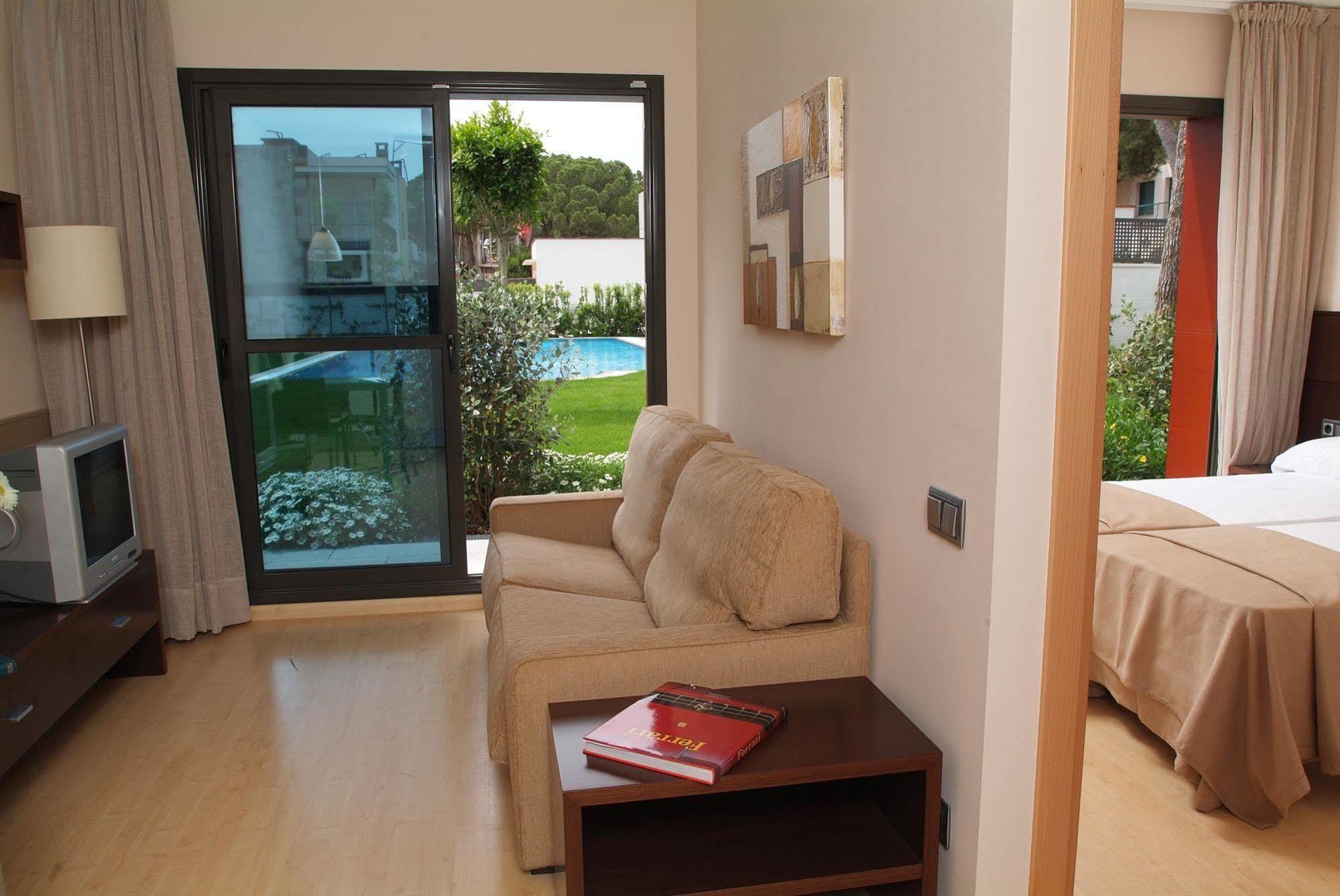 Apartamentos Royal Marina Gardens Castelldefels Esterno foto